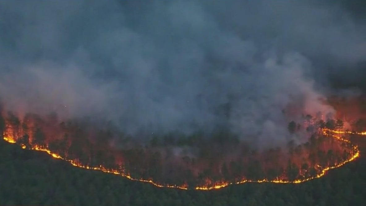 Thousands evacuated as NJ wildfire spreads